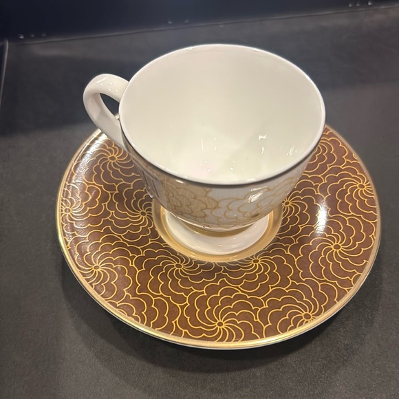 New Never Used Villeroy Boch Vivian Set 38 piece set NWT